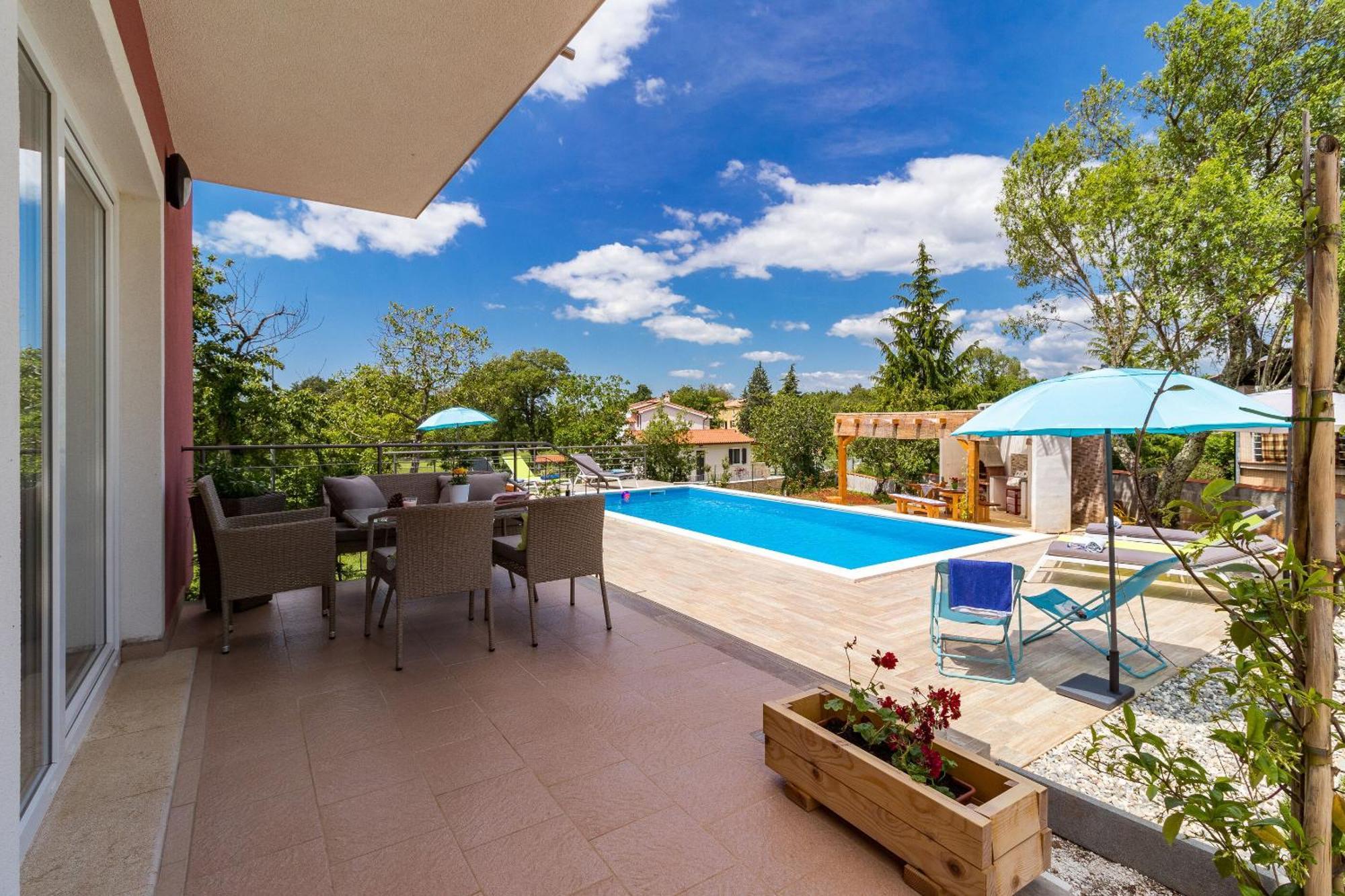 Villa May Tinjan Exterior photo