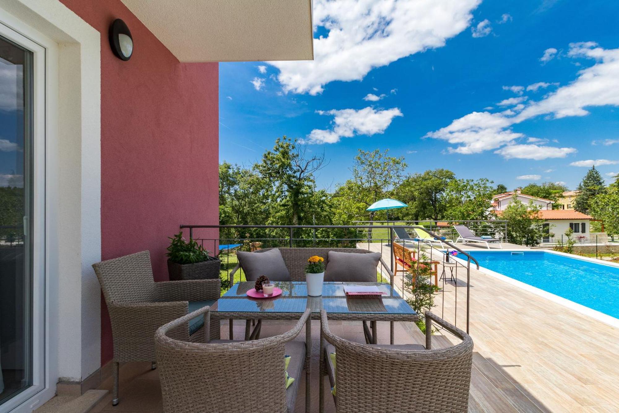 Villa May Tinjan Exterior photo