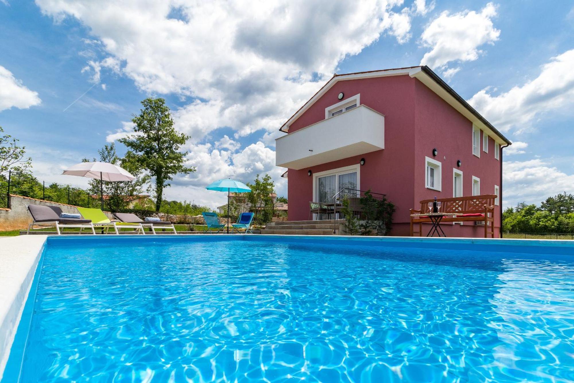 Villa May Tinjan Exterior photo