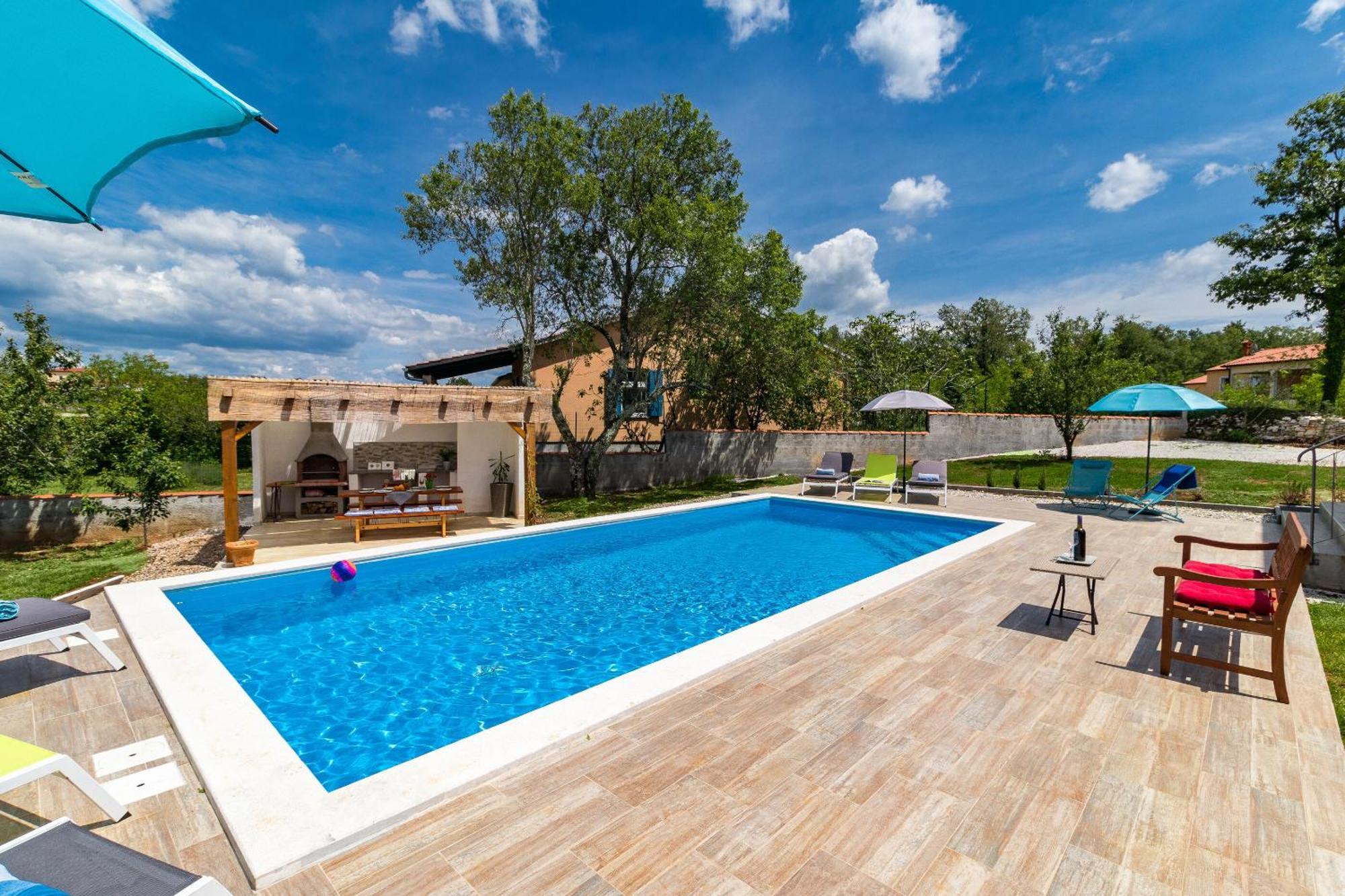 Villa May Tinjan Exterior photo